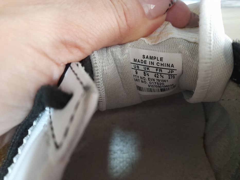 Adidas Universal оригінал чоловічі шкіряні кросівки 27 см.