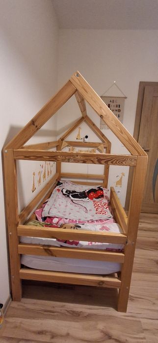 Łóżko drewniane domek