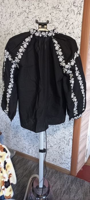 Жіноча вишиванка