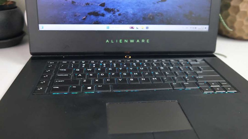 Dell Alienware R4 i7 -8750H 1TB 16 512 GTX 1060 UHD 630 15.6 FHD IPS ...