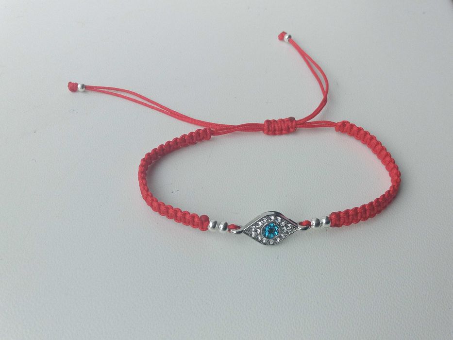 Плетені браслети-амулети..Фенічки.Червона нитка.