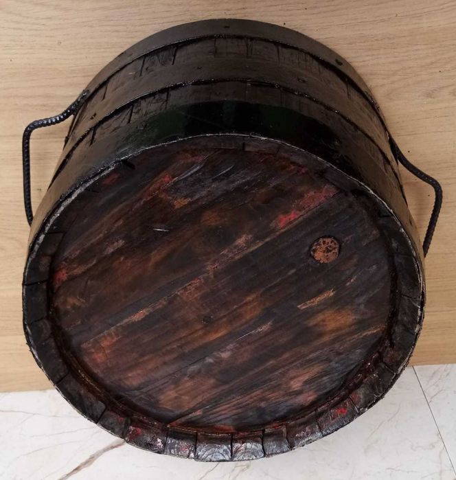 Selha ou tina de madeira de tanoaria tradicional em carvalho