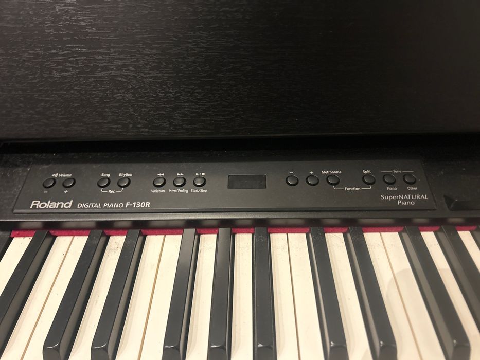 Piano Roland F130R + Banco