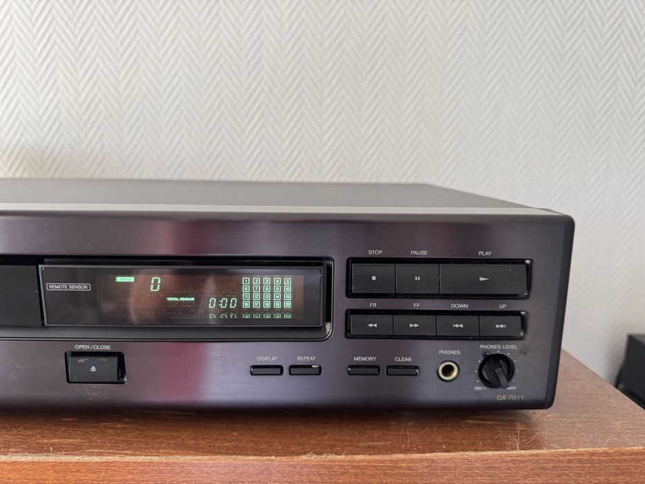 Odtwarzacz cd Onkyo DX-7011