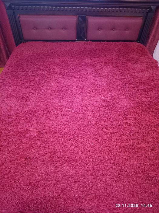 Ліжко дерев'яне із матрацом