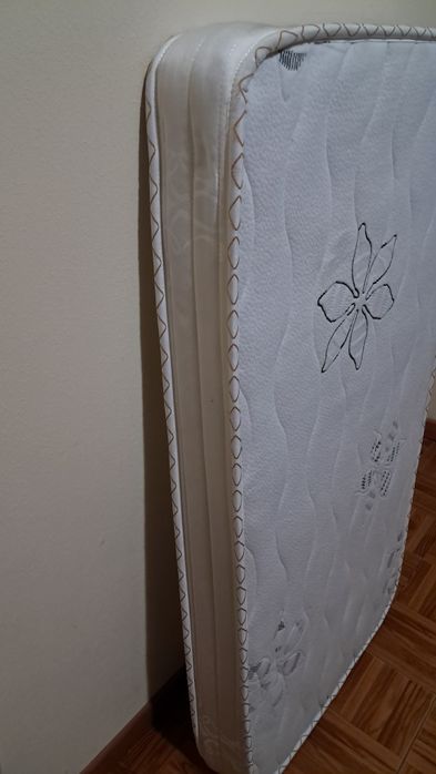 Colchão de bebé em bom estado