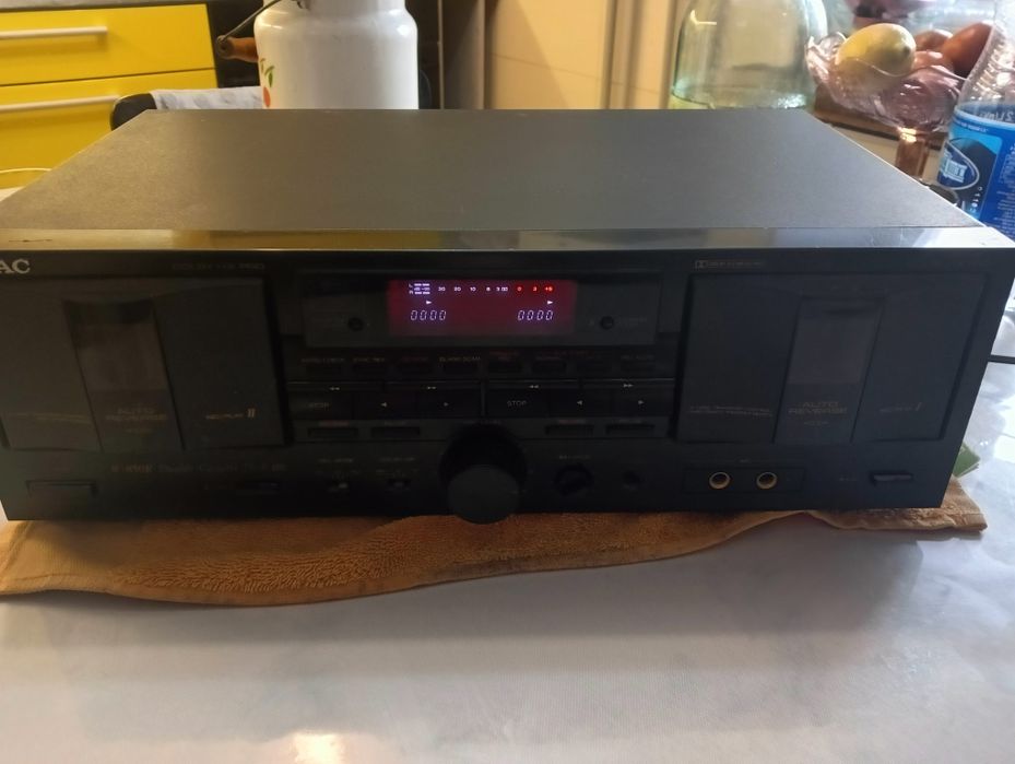 Касетна дека w-850R