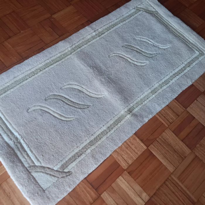Vendo terno de tapetes para quarto