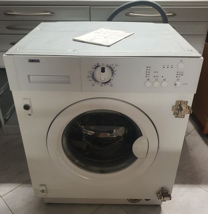 Máquina Lavar Roupa Zanussi ZWI 1855
