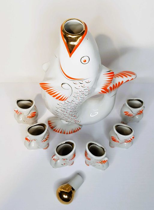 Фарфоровый набор рыбок "Семейство карповых". Штоф + 6 рюмочек