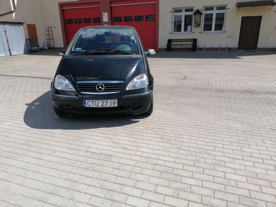 Zarejestrowany z ważnymi opłatami