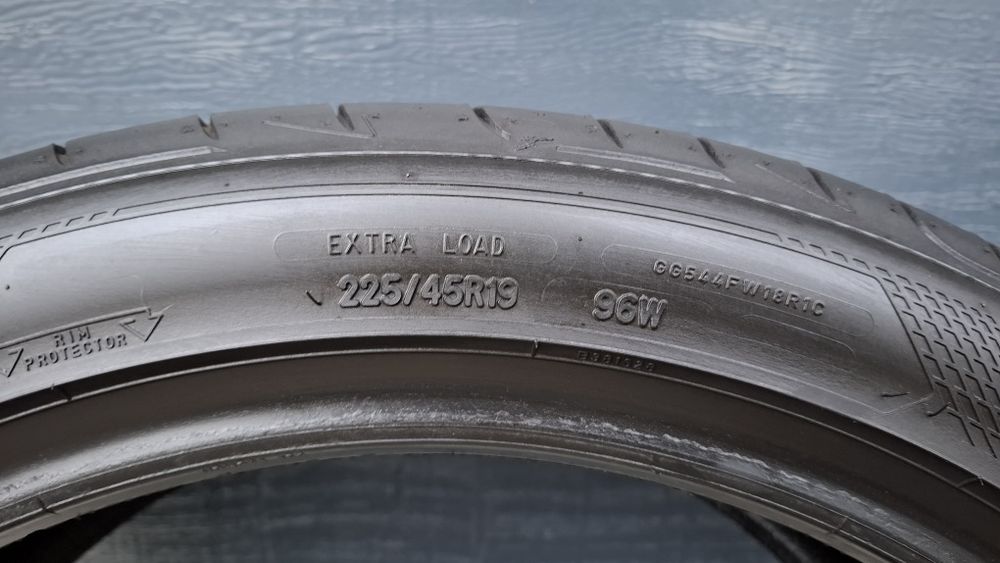 Goodyear 225/45 R19 Eagle 7 mm