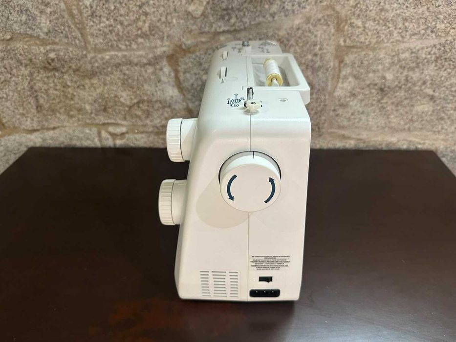 Máquina de costura SilverCrest SNM 33 B2 - Nova com caixa