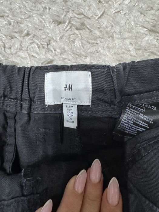 Штани на хлопичка чорного кольору H&M