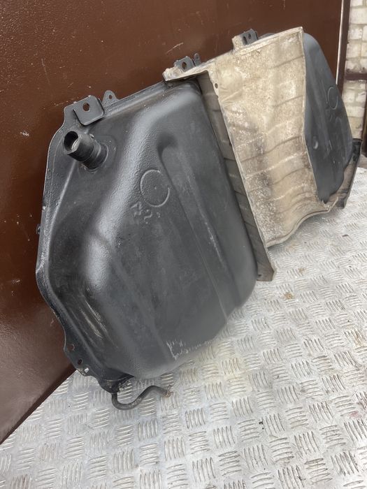 Бак бензобак тойота исис toyota isis platana год 06