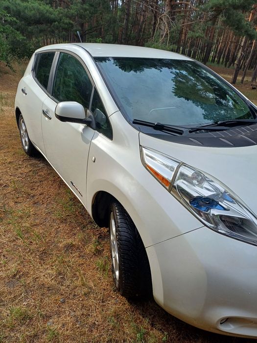 Продам Nissan Leaf