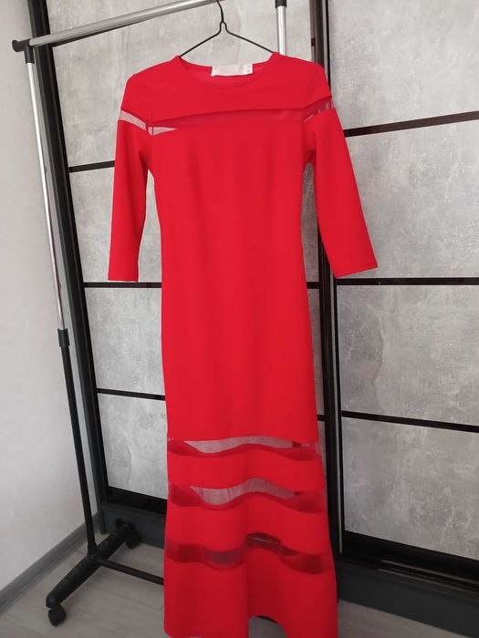 Сукня червона святкова