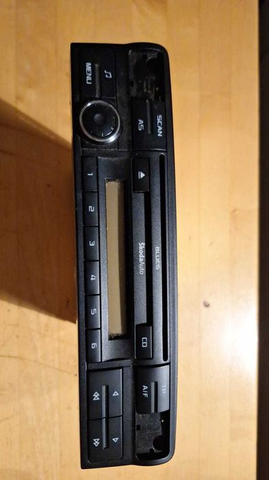 Oryginalne radio Skoda Yeti Blues z kasetą montażową i maskownicą