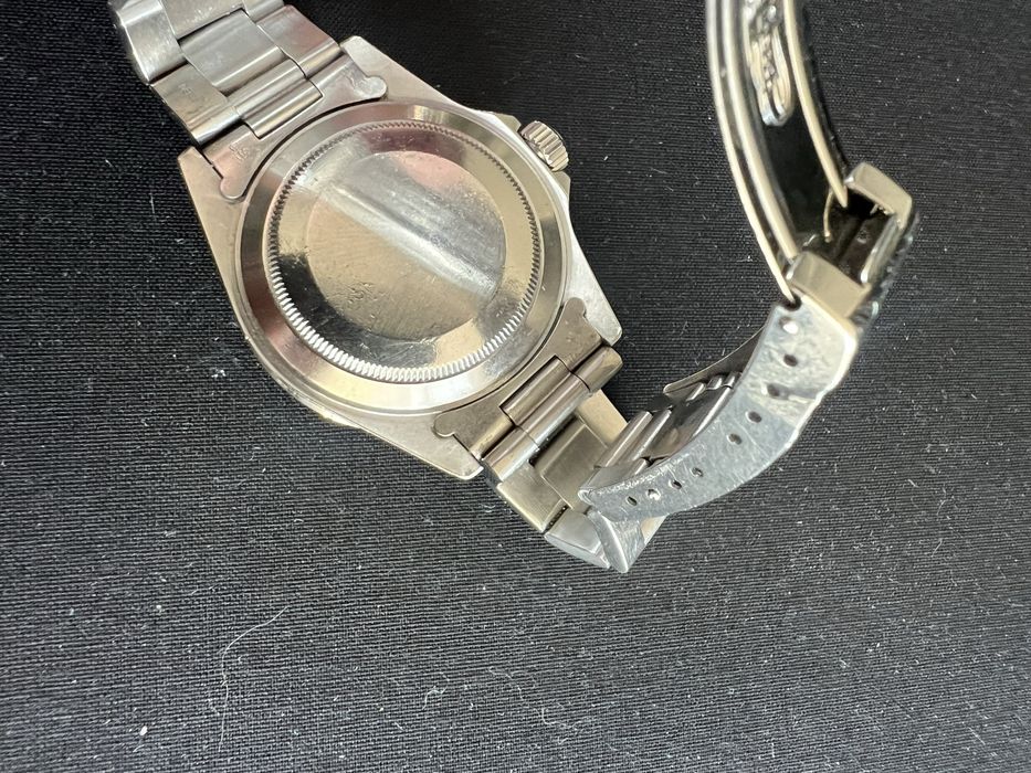 Rolex Submariner date  40 mm , ref . 16610 men . Year 1999