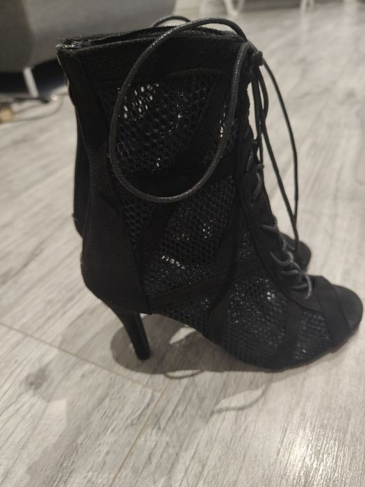 Buty botki czarne szpilki siatka. Stan idealny