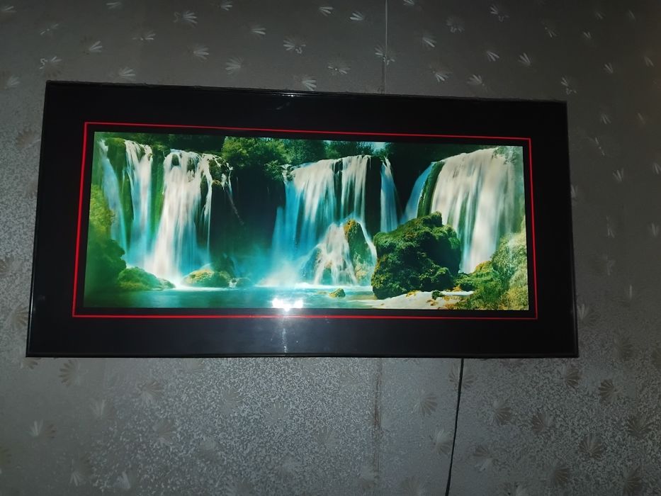 Картина с подсветкой и движением