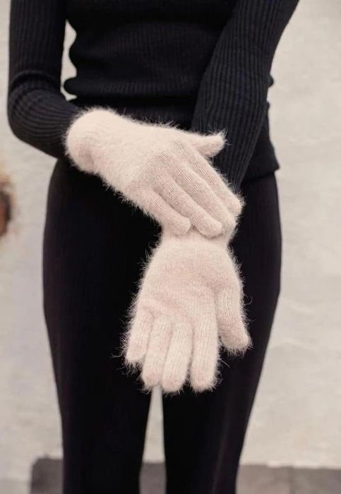 Перчатки зі 100 процентноі ангори. Є кольори