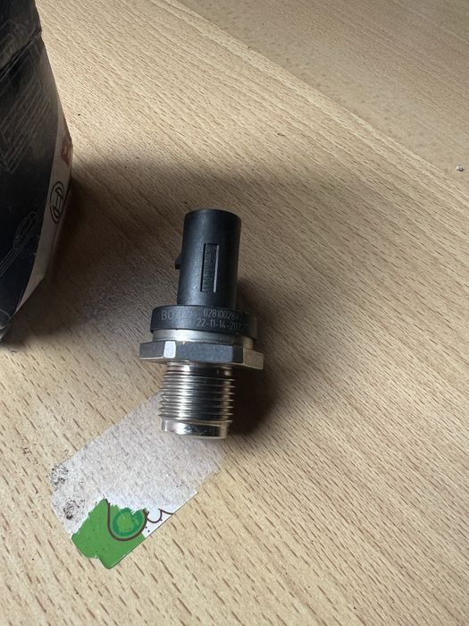 Новий Датчик давления топлива Mersedes 3.0 OM 642 0281002842 Bosch