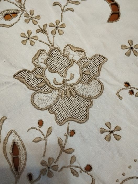 Conjunto toalha + guardanapos de mesa de jantar, feita à mão na Madeir