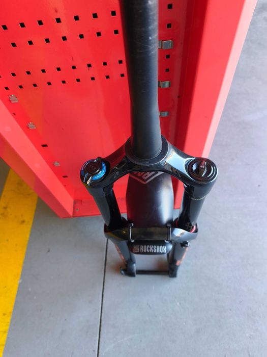 Suspensão Rock shox Lyrik 170mm