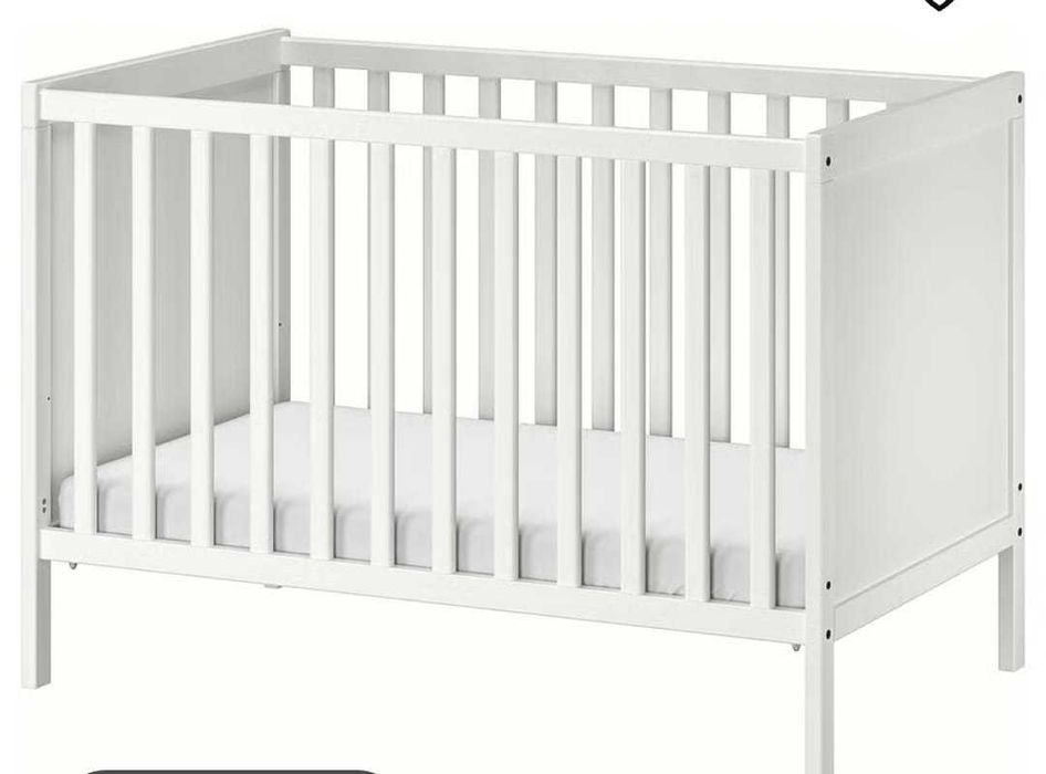 Berço 60 x 120 com colchão novo e extras.