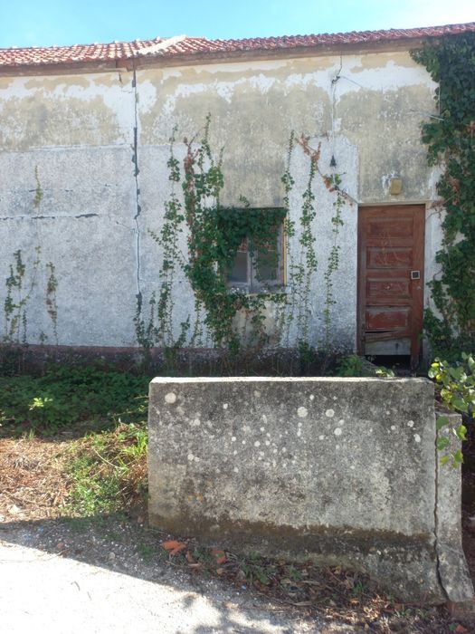 Vende-se casa com terreno