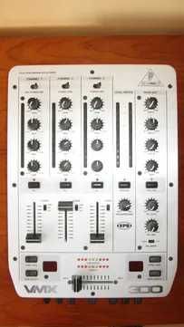 Mesa de Mistura Behringer VMX 300