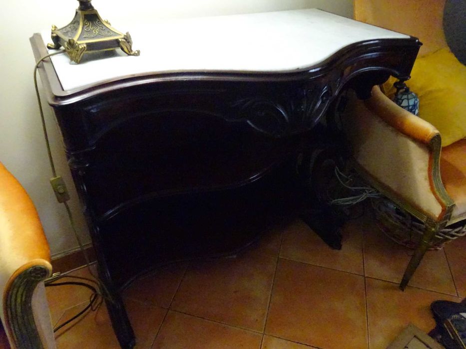 Consola clássica de madeira tampo em mármore