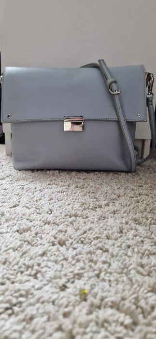 Mala pastelowa torebka ba długim pasku Reserved