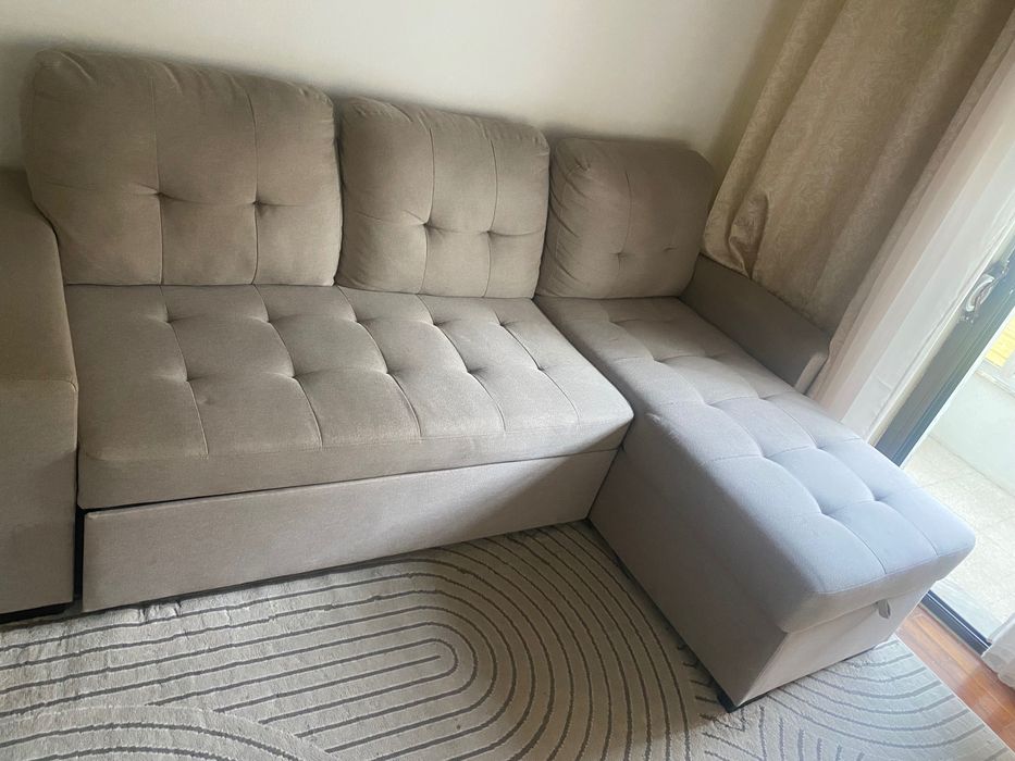 Vendo sofá-cama com chaise longue de 3 lugares, em tecido bege