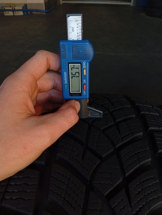 R18 225 60 Goodyear Ultragrip performance  шини зимові