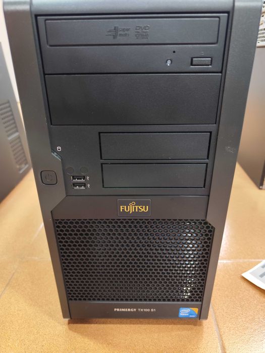 Servidor Fujitsu PRIMERGY TX100 S1 (XEON)