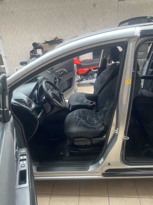 Mazda 5 офіціальна