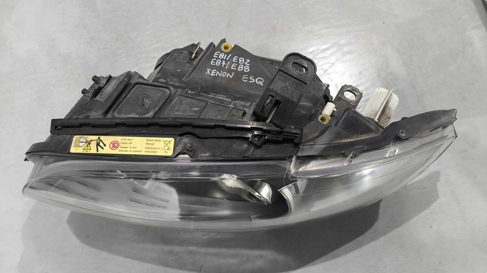 Farol BMW Serie 1 (E81/E82/E87/E88) Esquerdo Xenon Pré-LCI Com Angel Eyes