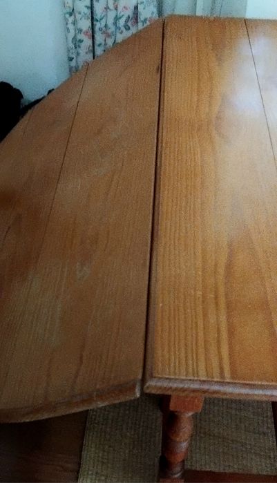 Estante de sala, mesa com abas e cadeiras em pinho!