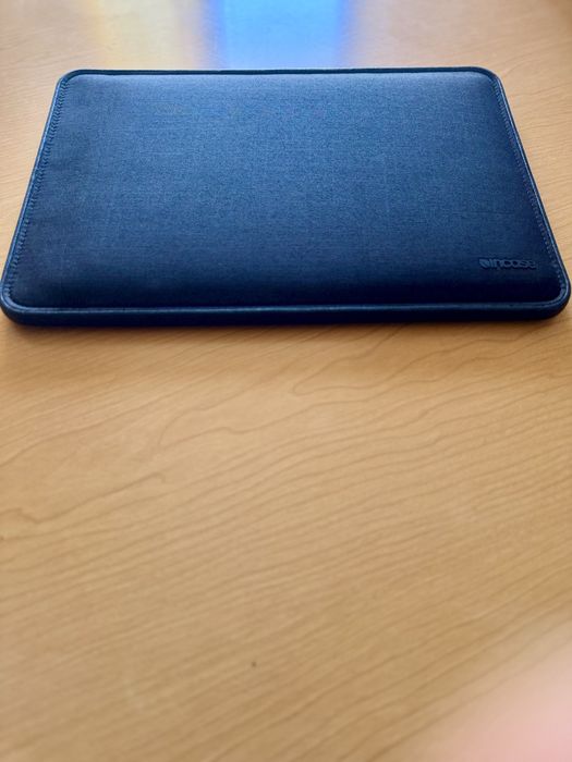 Capa Premium MacBook Pro 14 ou PC 14” – Incase ICON Sleeve (Como nova)