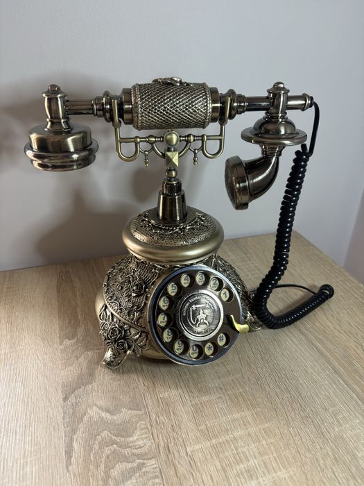 Telefon stacjonalny w stylu retro vintage