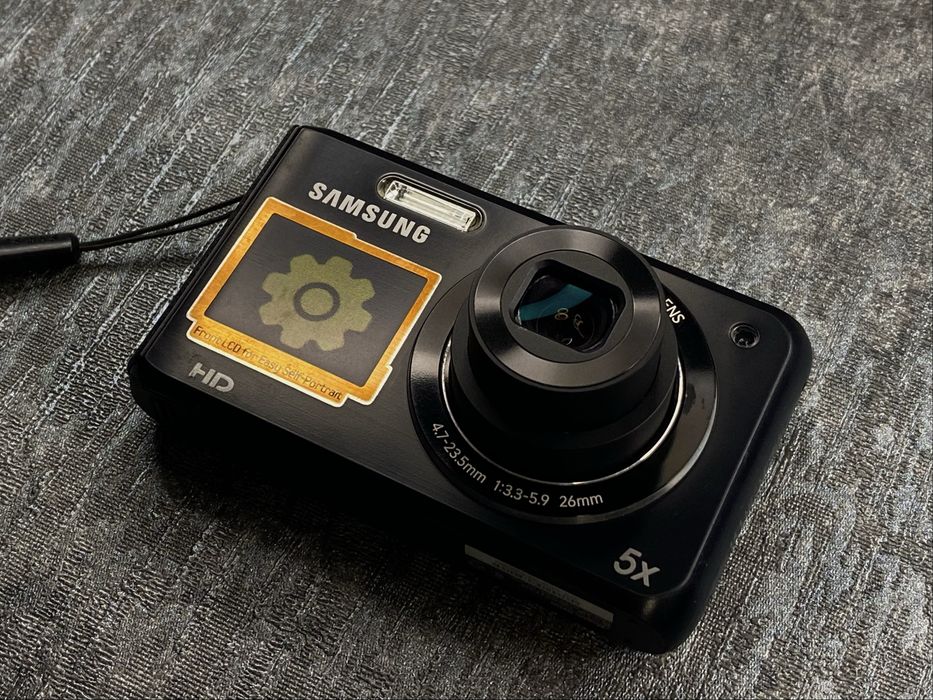 Samsung DV100 з екраном для селфі