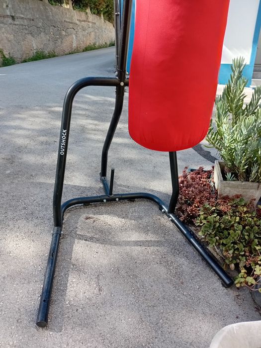Saco de boxe e suporte