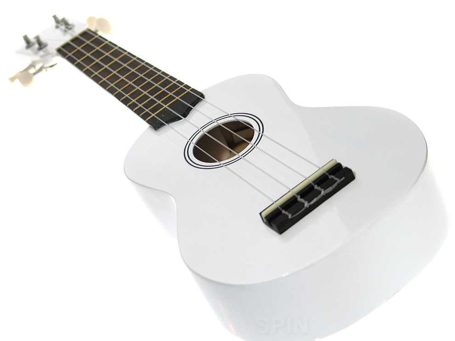 Białe ukulele sopranowe z drewna od Harleya