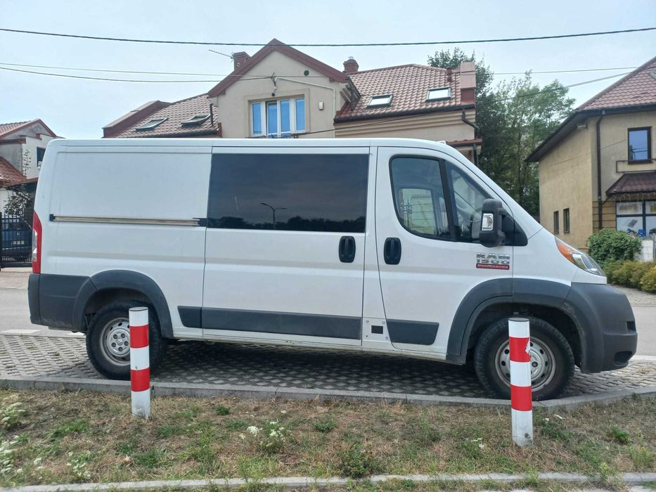 Wynajem busa blaszaka l3h2 ram promaster 280koni automat hak kurierBUS
