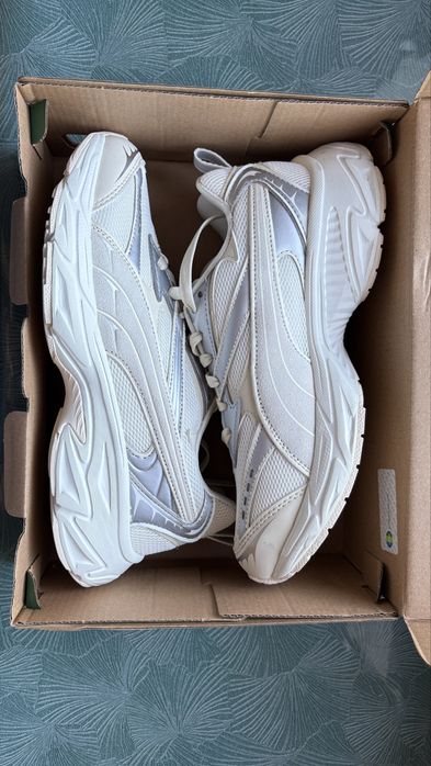 Продам женские кроссовки. Новые!