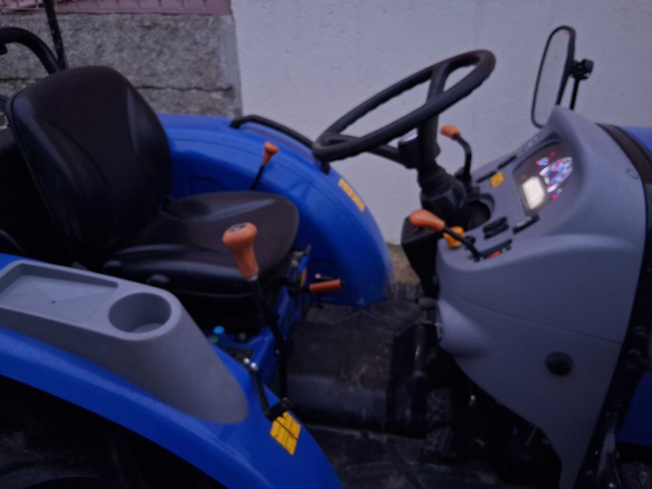 Trator New Holland Boomer 55