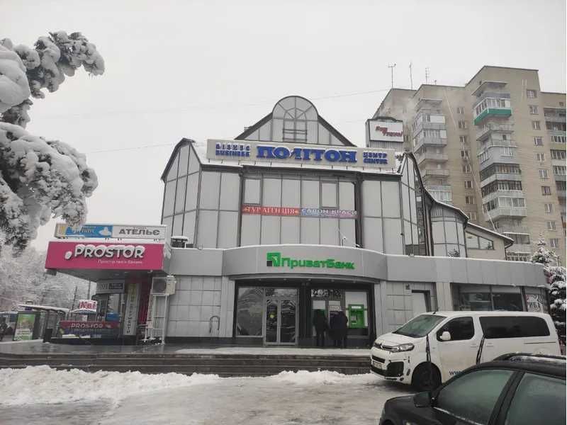 Продаж комерційних приміщень 37 м² та 297 м² (ТЦ вул. Київська, 21)