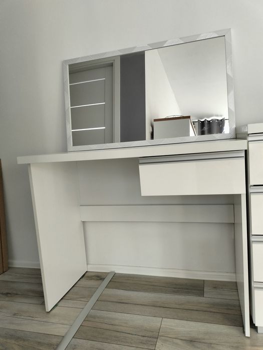 Sprzedam biurko (bez lustra)